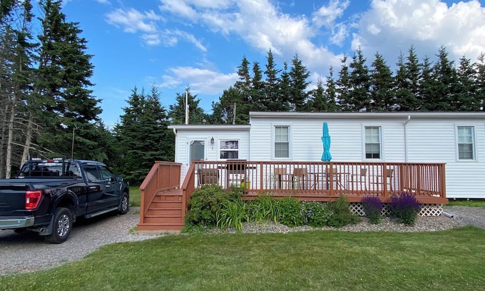 Stanhope Cottage | Walk to Beach - Parkside 3BR Cottage with King Bed & Screened Room