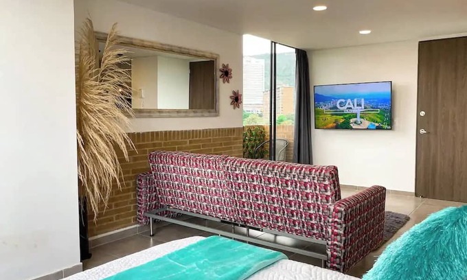Cali Apartment | LIV-602 Gorgeous cozy apt 2 balconies great views