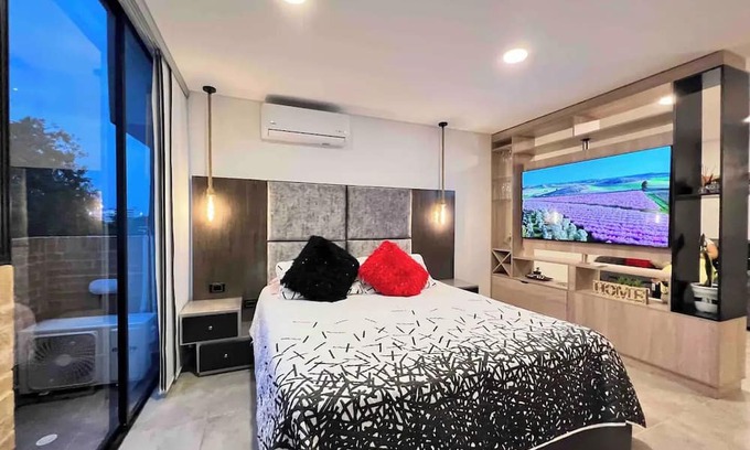Cali Apartment | Liv-501 Stylish cozy loft near Chipichape Mall