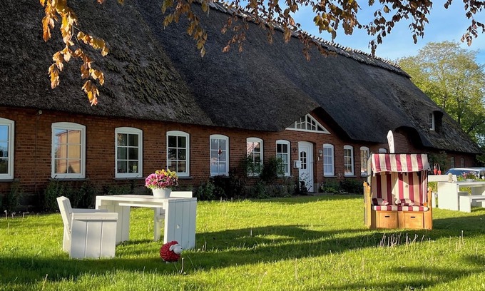 Ringsberg Apartment | Ella - under thatch, close to the beach, dogs allowed, garden