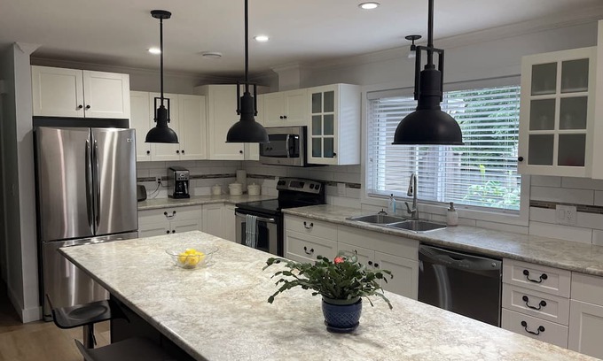 Aldergrove House | Comfortable house