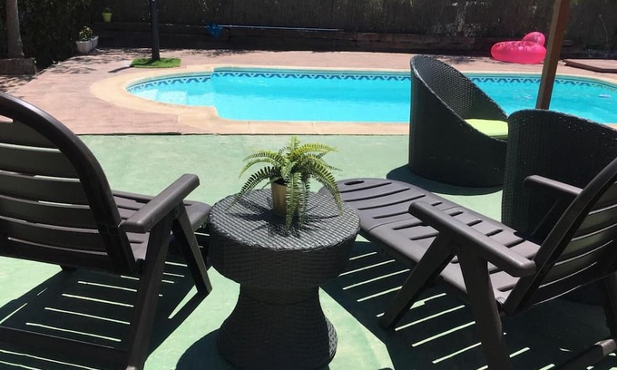 Colmenar de Oreja House | La Casita de Colmenar: Accessible Rural Home with Pool and Games Room