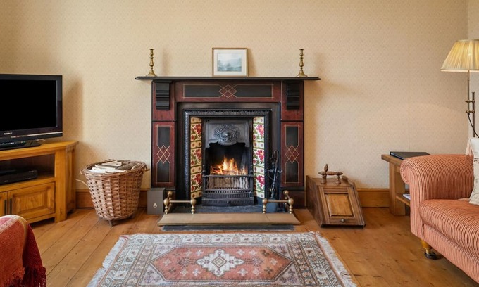 Llandyssiliogogo Cottage | Pendre Farmhouse, Llwyndafydd