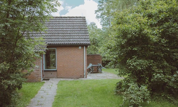 Nieuw Heeten House | Stay in the IJssel Plus bungalow for 2 persons at Vakantiepark de Sallandshoeve and enjoy comfort and nature in Overijssel.