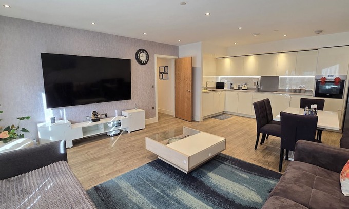 Harrow Apartment | Stylish 1BDR Gated Flat Harrow on the Hill