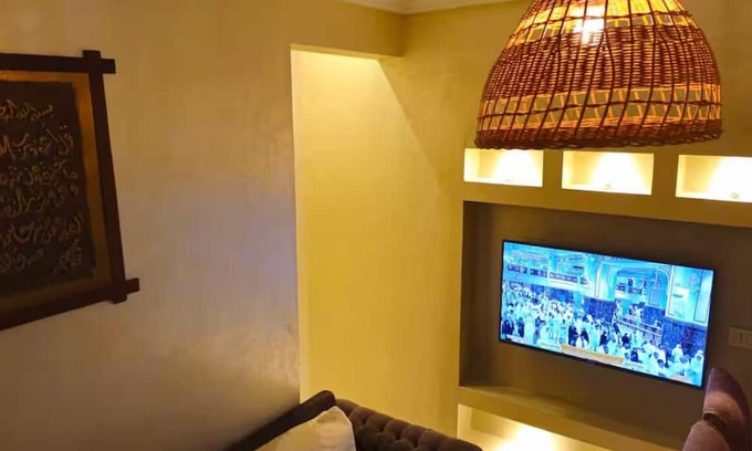 Bab Sharqi Apartment | Simple sea view (families only)