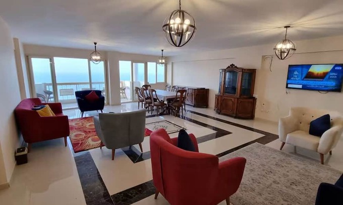 Bab Sharqi Apartment | Alex sea view (families only)