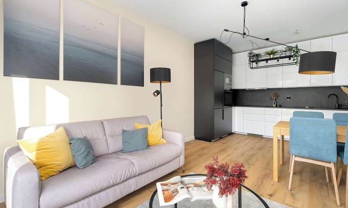 Nowe Miasto Apartment | Żelazna 1 Poznań | Spacious Apartment with Desks and Parking