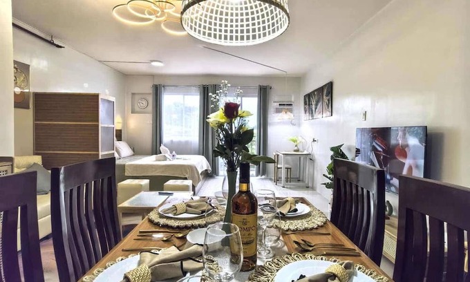 Puerto Princesa City Centre Condo | Cozy Studio with Balcony in Palawan Smart Lock, Near Airport, Netflix, Free Wifi