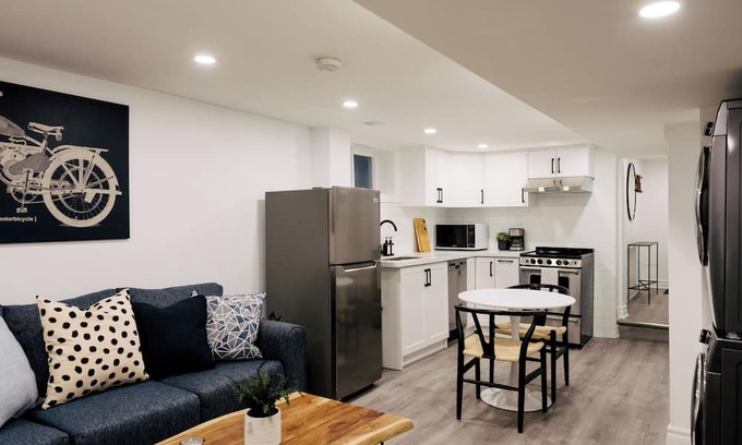 Fairbank House | The Alora Suite | Luxury 1 Bedroom Unit + Parking