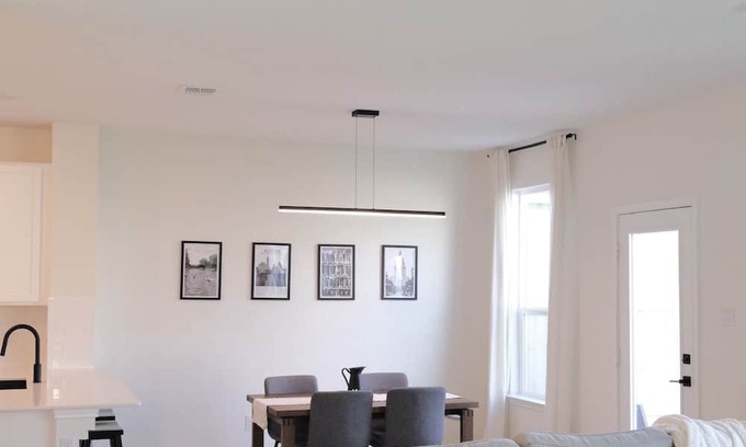 Manor House | Manor Vacation Rental w/Yard: 15 Miles to Austin!