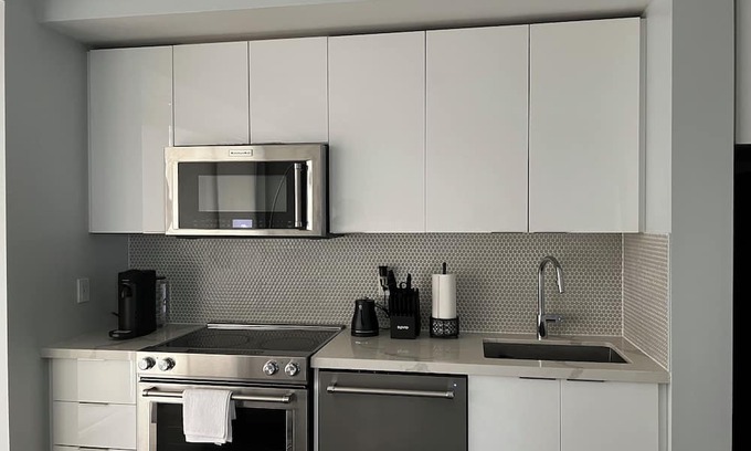Humber Bay Shores Condo | Adastay Suites Lakeview
