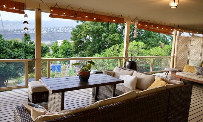 Hawaii Kai Other | Family-Sized Tranquil Farmhouse Retreat. Event Space. Nearby Shopping Complex
