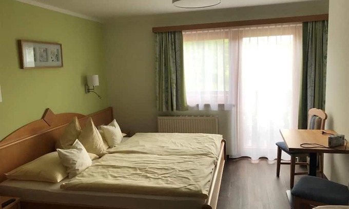 Schladming Other | Dreibettzimmer mit ÜF, Kurzaufenthalt - Pension Brandstätterhof