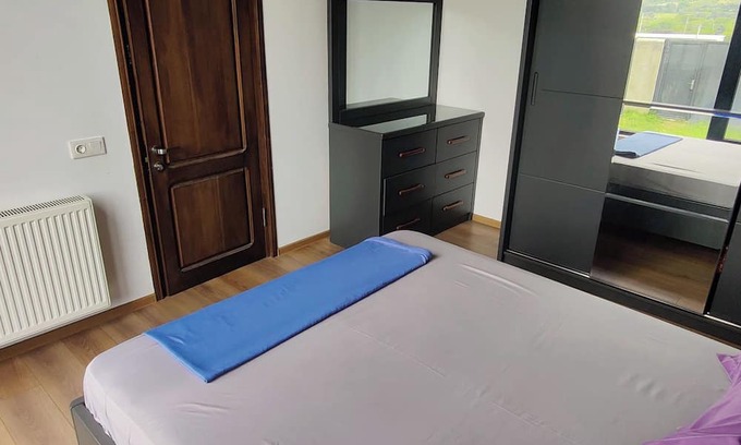 Mtskheta House | Spacious 4-bedroom house in charming Mukhatgverdi with WiFi