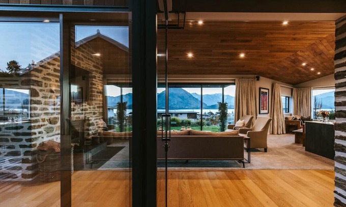 Wanaka House | Te Moana - Lake Views - Sleeps 7