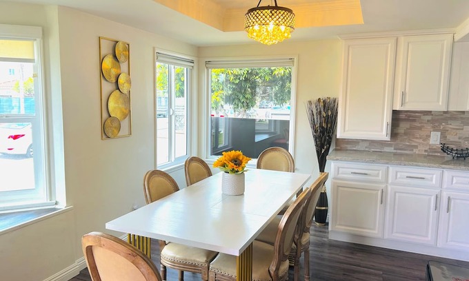 Westminster House | Spacious Disney , Beach Home for 14 people in charming Midway City