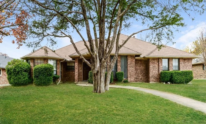 DeSoto House | 3-bedroom house in fantastic DeSoto with AC, WiFi