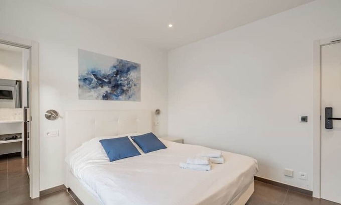 Kristus-Koning Apartment | Elegant room with private bathroom near city center