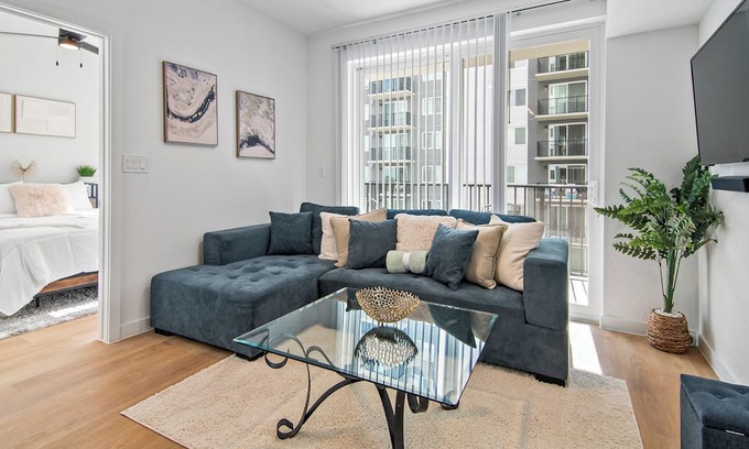 Addicks Apartment | "GuestReady Cozy Retreat: Relax in Style"