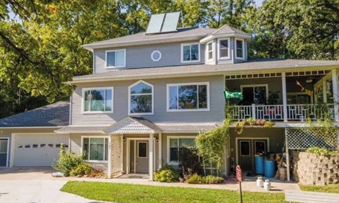 Decorah Apartment | Cozy Riverview Retreat