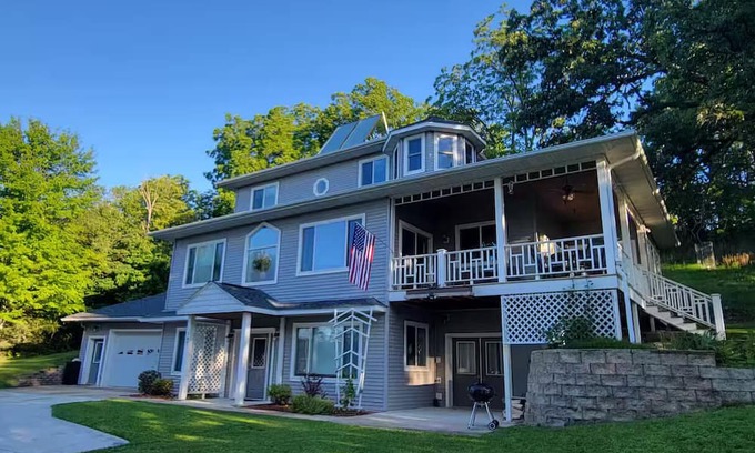 Decorah Apartment | Modern Comfort Riverview Stay