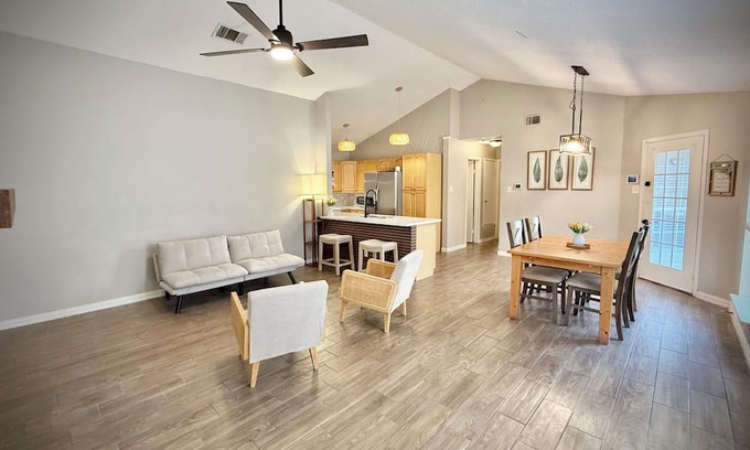 Lewisville House | Charming 3-bedroom house in delightful Lewisville with AC, WiFi