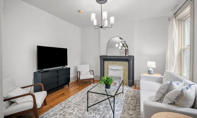 Shaw Apartment | Charming 2-bedroom apartment in lovely St. Louis with WiFi, AC