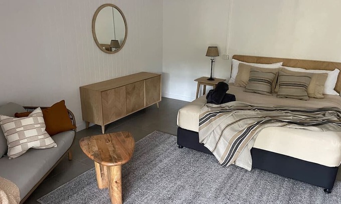 Mission Beach Apartment | Rainforest King Rooms | Shared Kitchen + Lounge | Sleeps 2–8