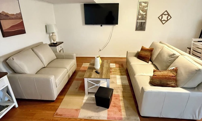 Garland House | 3-bedroom house in lovely Garland with WiFi, AC