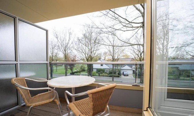 Roden Apartment | Comfortable and Clean Room with Onsite Restaurant and Bar Near Ronostrand