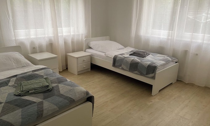 Schwarzenmoor House | Haus Schwarzenmoor - vacation home/mechanic's accommodation centrally located in Herford