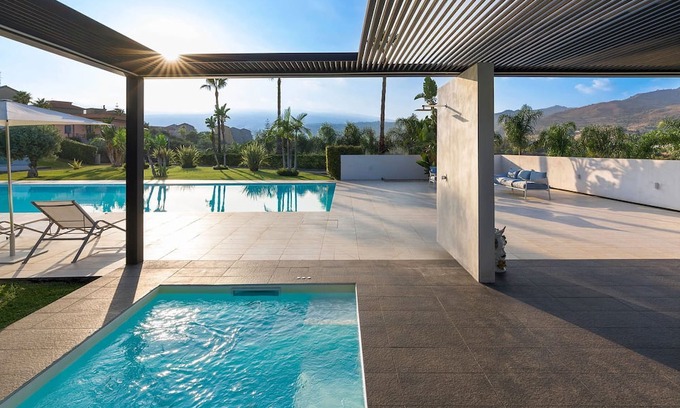 Fiumefreddo di Sicilia Villa | My Rental Homes - Villa Inga with ample garden, private pool,in-room Jacuzzi tub