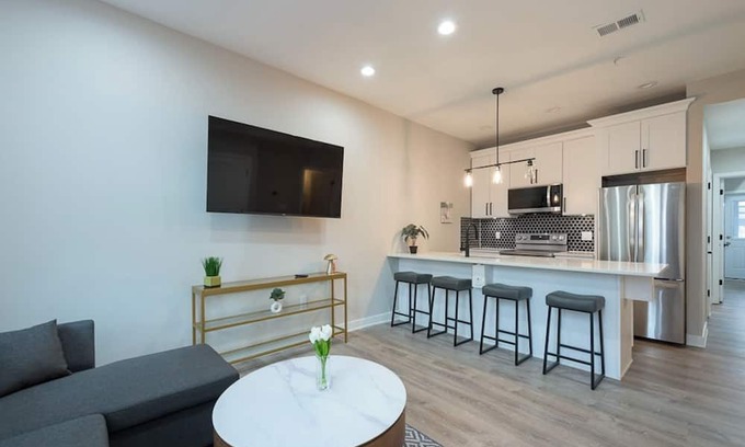 Southeast Apartment | LUX Modern 2BR Apartment in DC