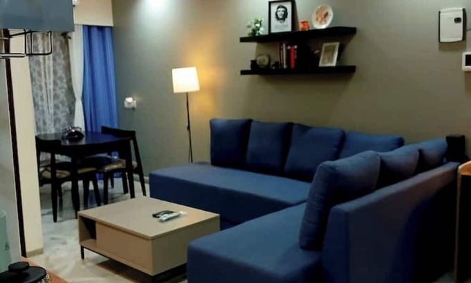 Bandra West Condo | Whispering Woods - 2bed/2bath Lush Lakeside Condo