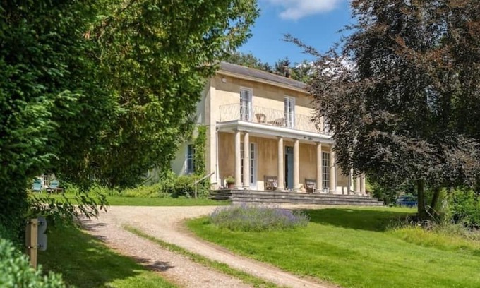 Shrewton House | Henge Estate: 9-10 en-suite bedrooms; Stonehenge