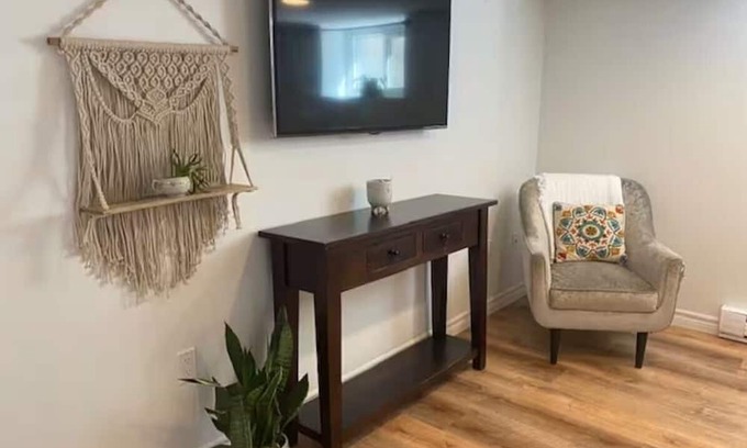 South End Apartment | Quinpool Basement Suite