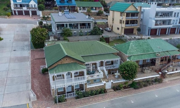 Linkside House | Historic Coastal Gem – 3BR, WiFi, Walk to Lighthouse, Museums & Eateries