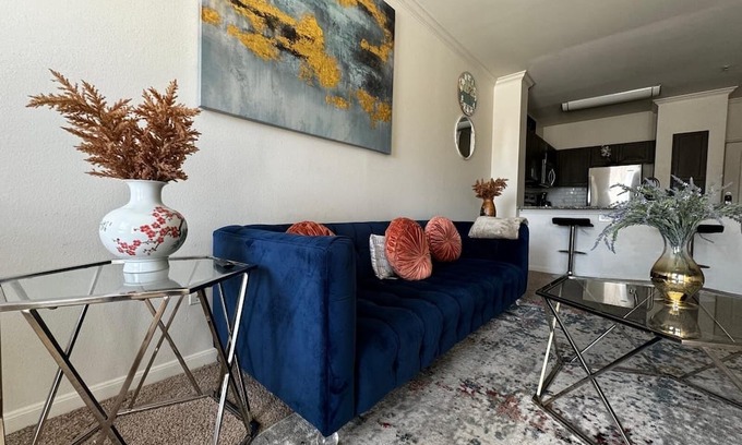 Deep Ellum Apartment | Upscale Spacious Cozy Loft in the Heart of Downtown Dallas