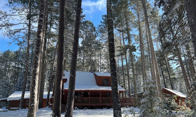 Ely Cabin | Amazing Ely Cabin & Gorgeous Secluded Property