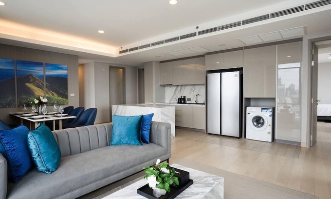Bangkok Central Business District Condo | 3 BR/WG/128 Sqm/Monthly