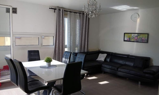 Drancy Apartment | Weekend rental + school vacations