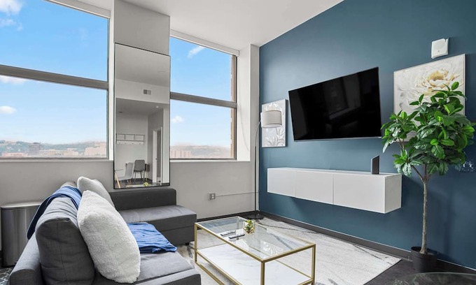 Cultural District Apartment | CozySuites Modern 1BR in Downtown Pitts 11