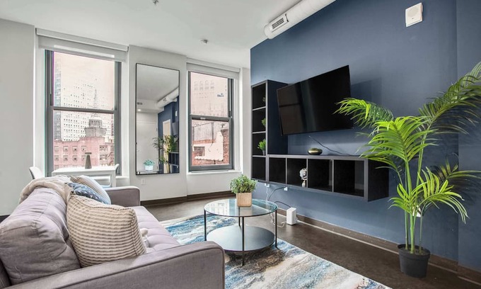 Cultural District Apartment | CozySuites Stunning 1BR in Downtown Pitts #28