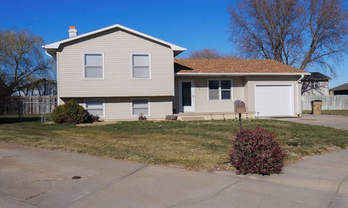 Grand Island House | Spacious 4-Bedroom Home in Prime Central Location
