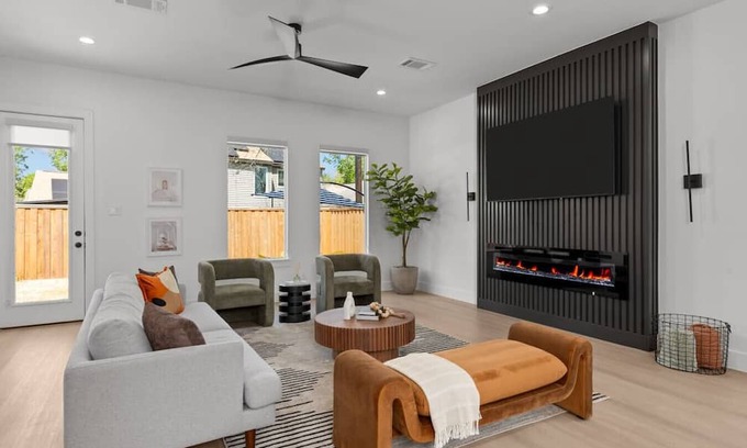 Garden Oaks House | Quiet Luxe Stay I Galleria I Heights I Memorial I Downtown