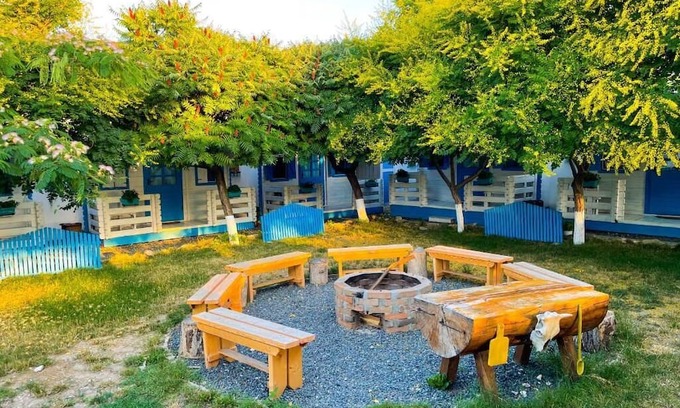 Plopul Bed & Breakfast | Relaxing bed & breakfast retreat in Murighiol with modern amenities