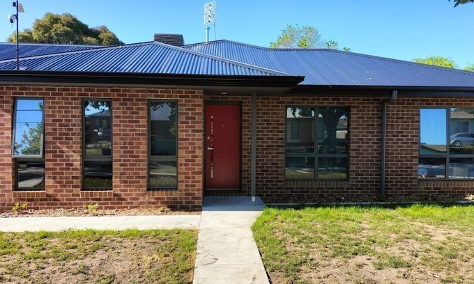 Norlane House | Modern Unit close to shops and services, public transport, the waterfront etc
