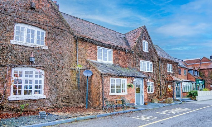 Hanmer Apartment | Warwickshire Park Hotel Kenilworth by Belvilla