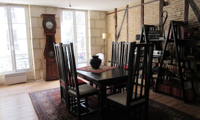 Agen Apartment | Atypical apartment + small courtyard, near Agen station and historic center